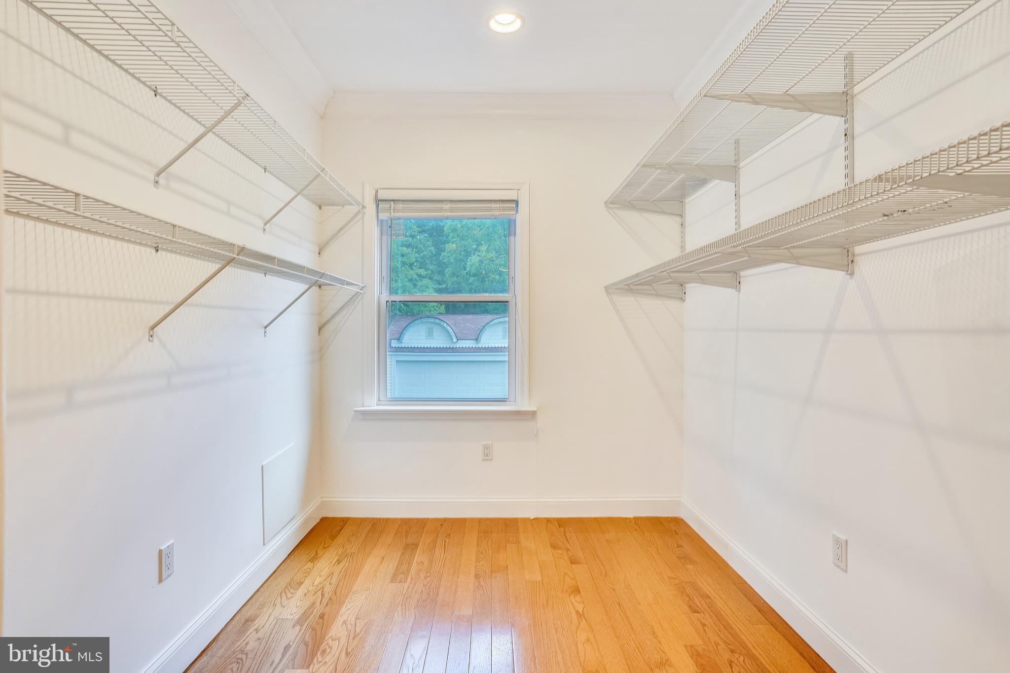 10016 Braddock Road Fairfax, VA 22032 - Photo 28 of 31 Upper level walk-in closet