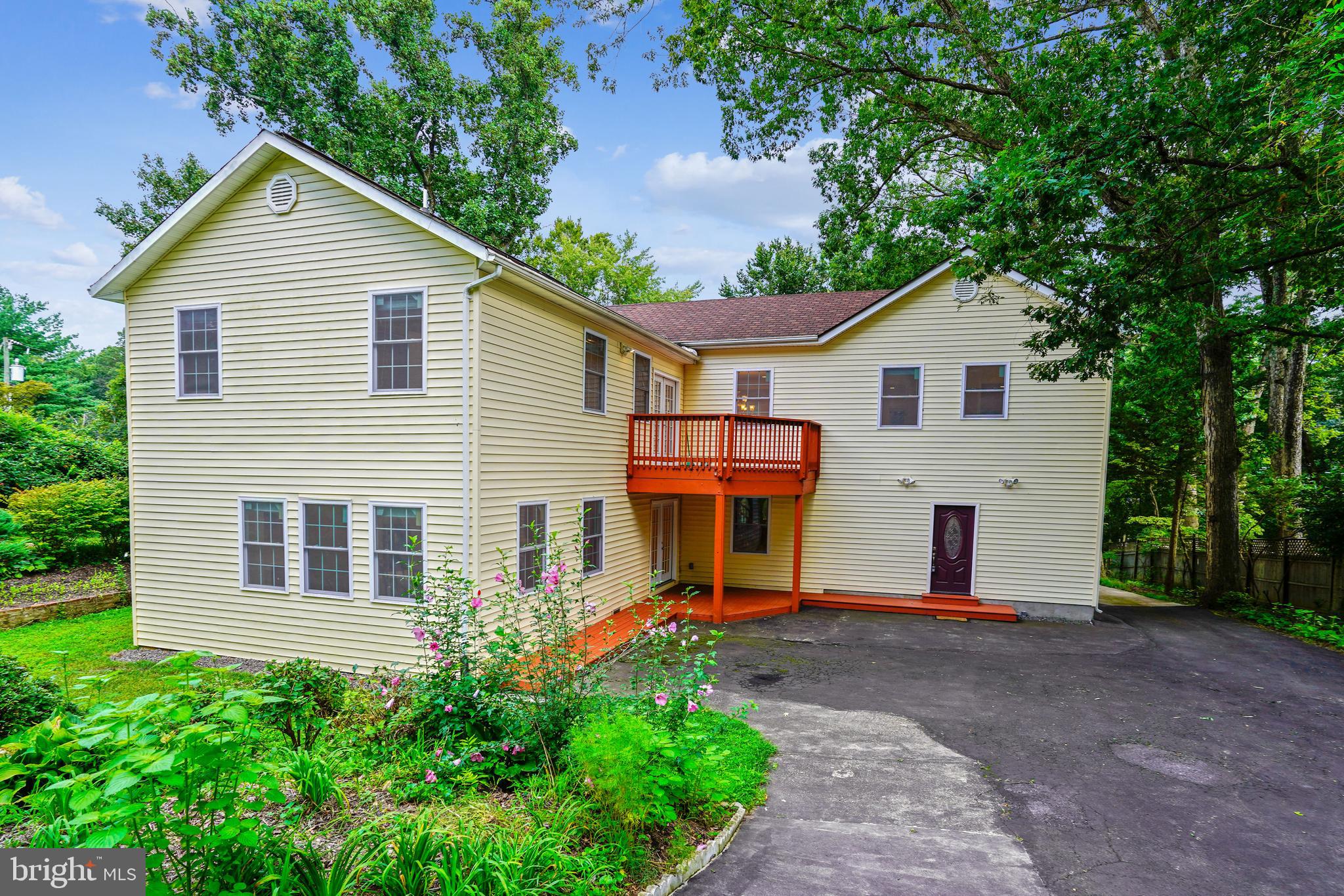 10016 Braddock Road Fairfax, VA 22032 - Photo 4 of 31 Deck off upper level
