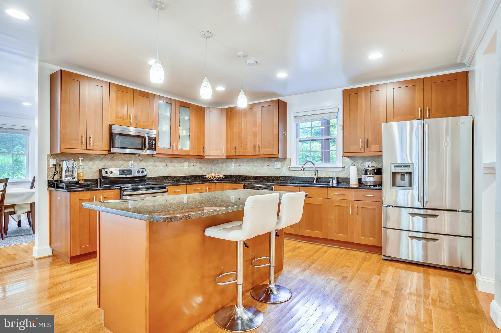 10016 Braddock Road Fairfax, VA 22032 - Photo 6 of 31 Granite and stainless kitchen