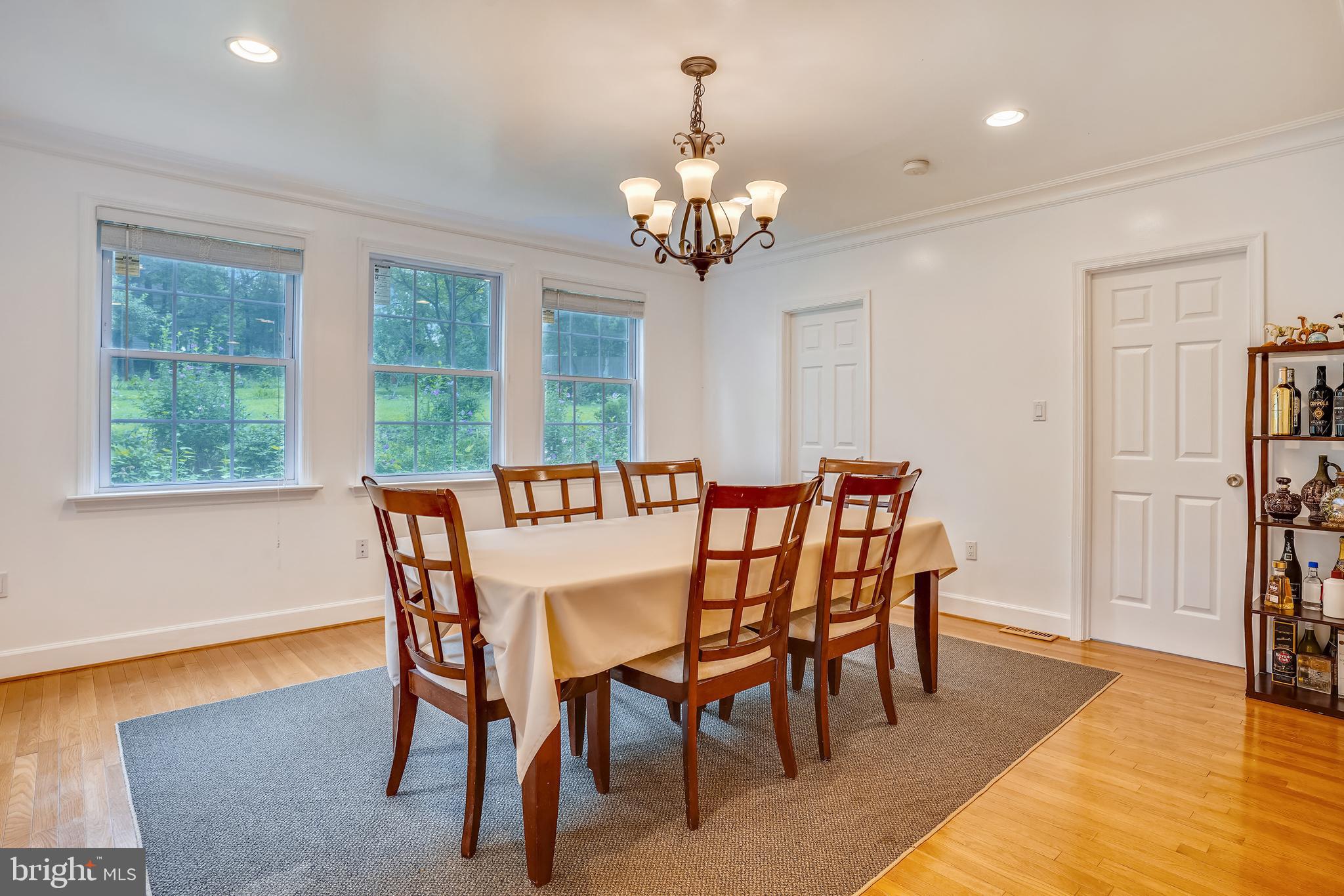 10016 Braddock Road Fairfax, VA 22032 - Photo 7 of 31 Large dining room