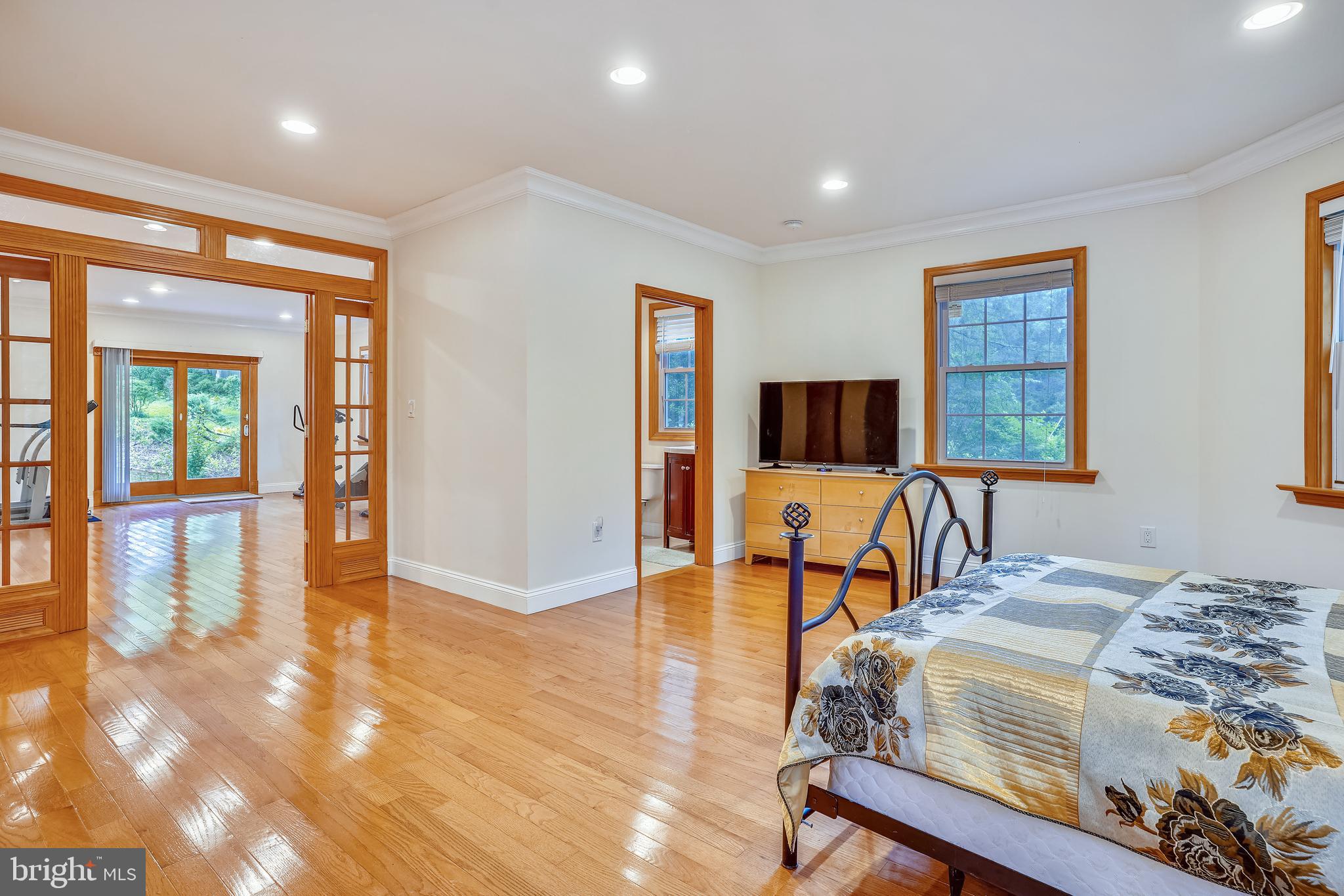 10016 Braddock Road Fairfax, VA 22032 - Photo 10 of 31 Main Floor Master Bedroom Suite (or office)
