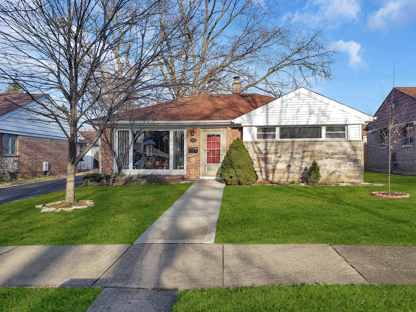 17639 Howe Avenue Homewood, IL 60430 - Photo 1 of 9