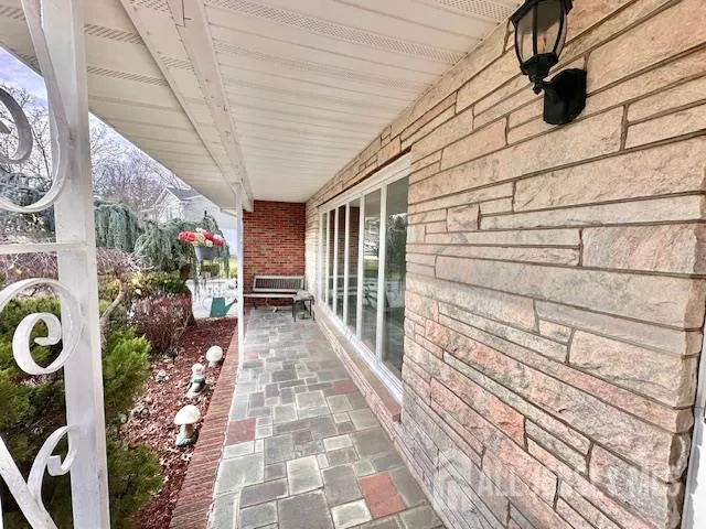 a view of a pathway with a house
