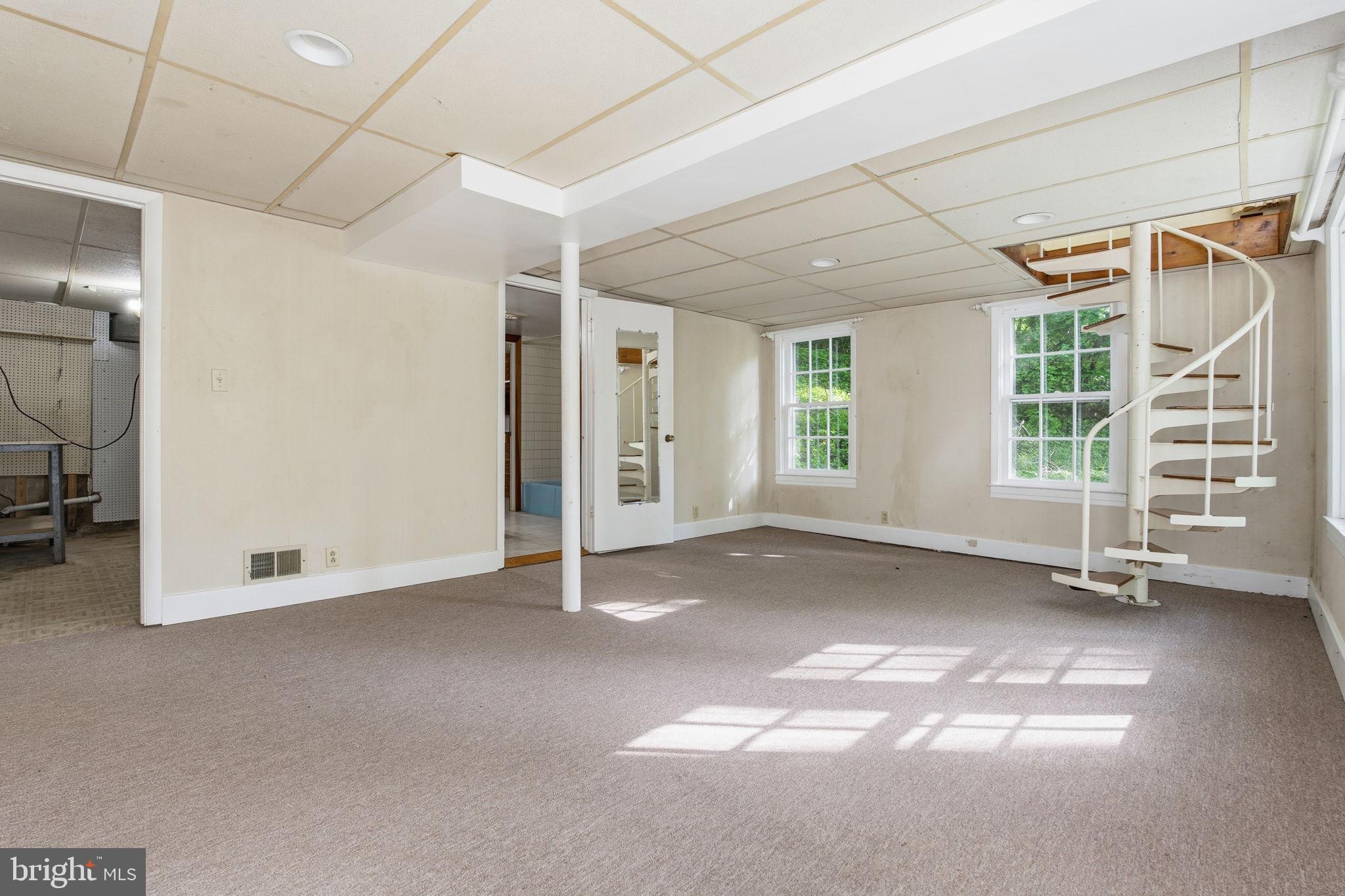 362 Severn Road Annapolis, MD 21401 - Photo 29 of 42 Spacious room with natural light.