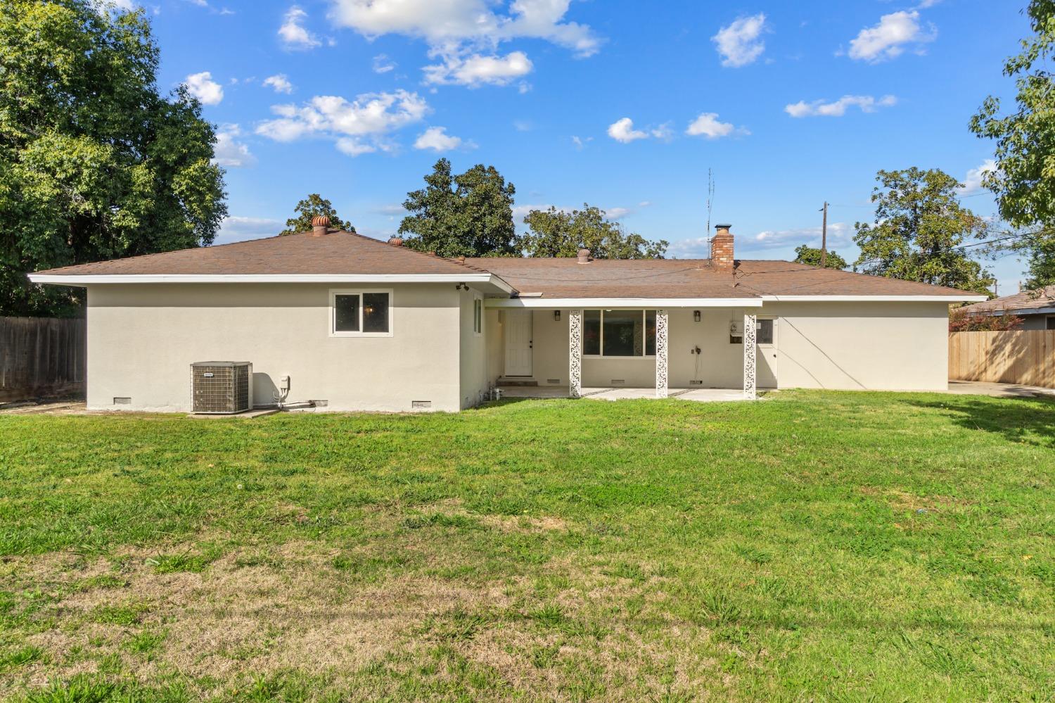 725 West Rialto Avenue Fresno, CA 93705 - Photo 23 of 25 a front view of a house with a garden