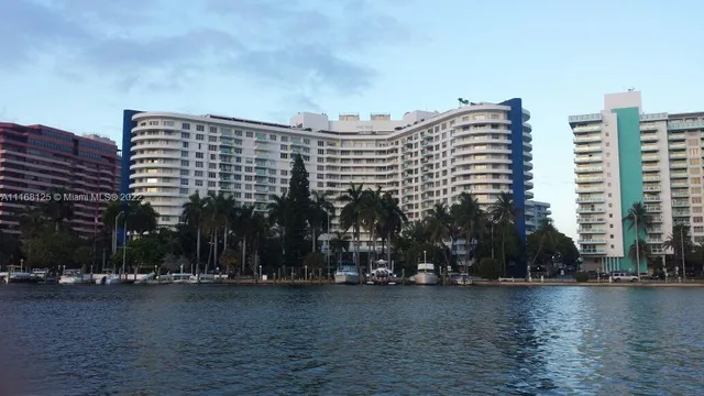 $7,500 | 5161 Collins Avenue, Unit 914, Miami Beach, FL 33140