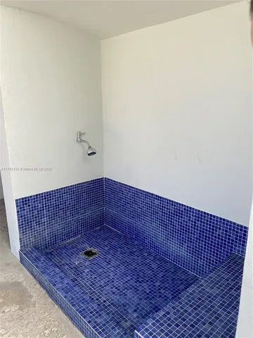 $7,500 | 5161 Collins Avenue, Unit 914, Miami Beach, FL 33140