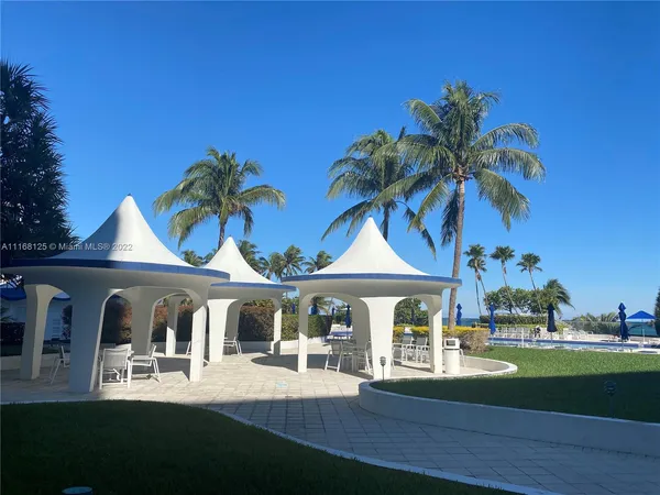 $6,500 | 5161 Collins Avenue, Unit 914, Miami Beach, FL 33140