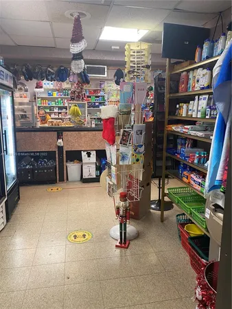 $6,500 | 5161 Collins Avenue, Unit 914, Miami Beach, FL 33140