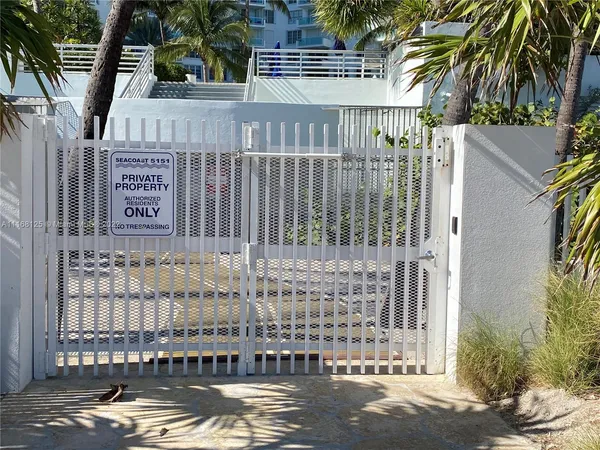 $6,500 | 5161 Collins Avenue, Unit 914, Miami Beach, FL 33140