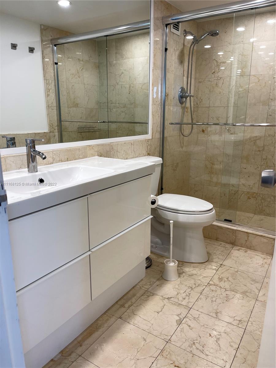 5161 Collins Avenue, Unit 914 Miami Beach, FL 33140 - Photo 7 of 36 2ND BATH