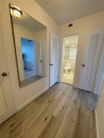 $6,500 | 5161 Collins Avenue, Unit 914, Miami Beach, FL 33140