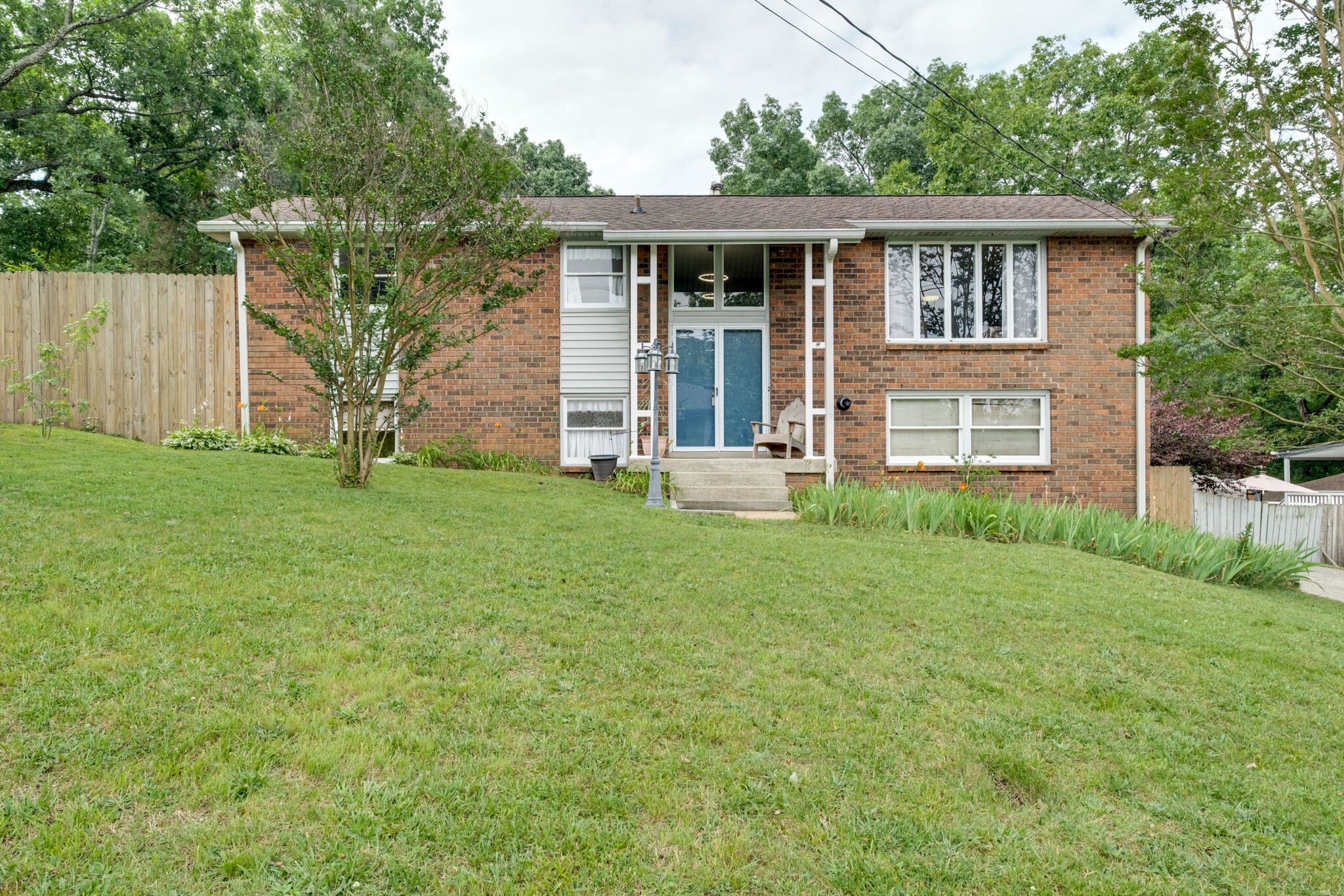 a view of a house with backyard and a garden