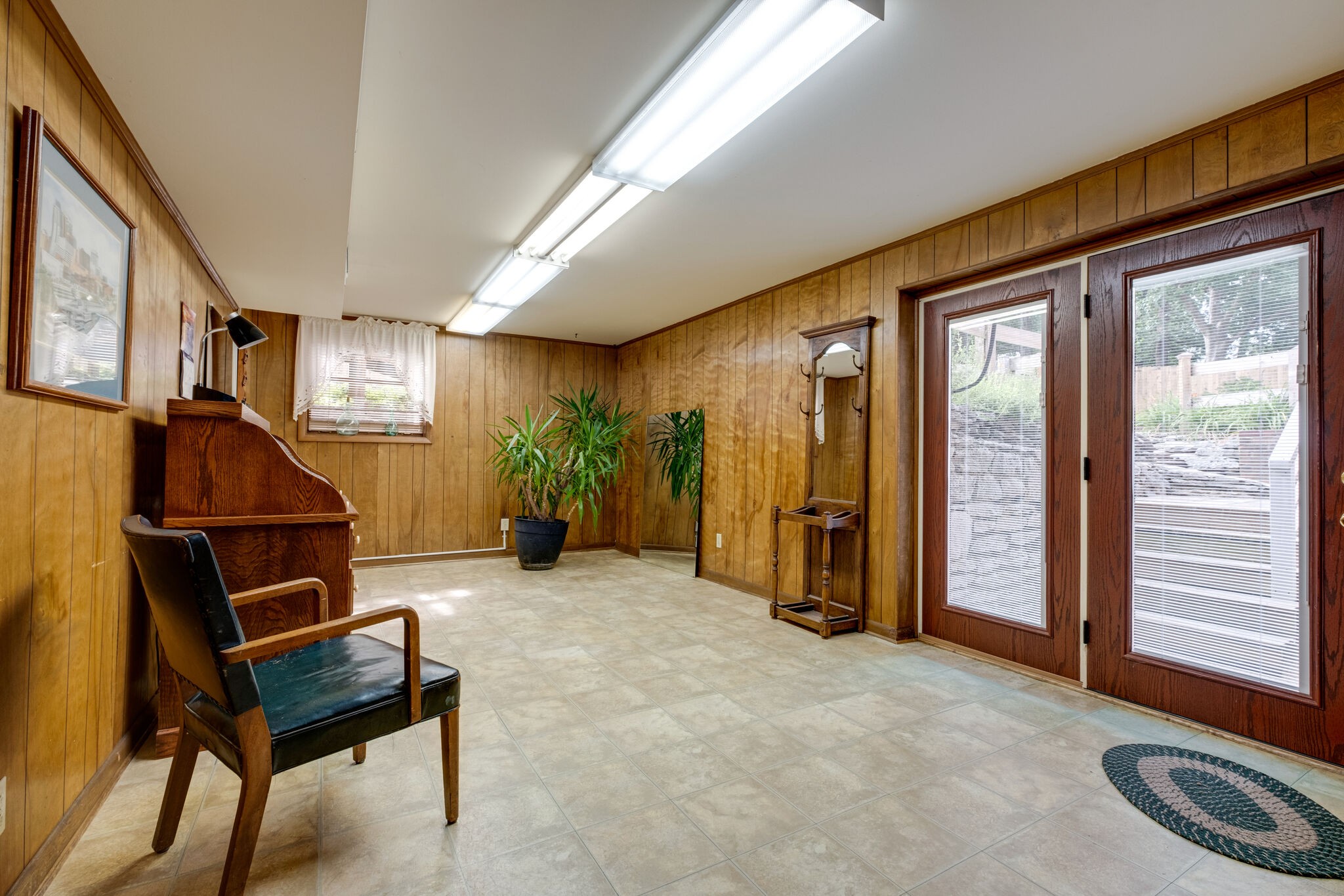 3021 Anderson Road Nashville, TN 37217 - Photo 20 of 27 a room with furniture and a window