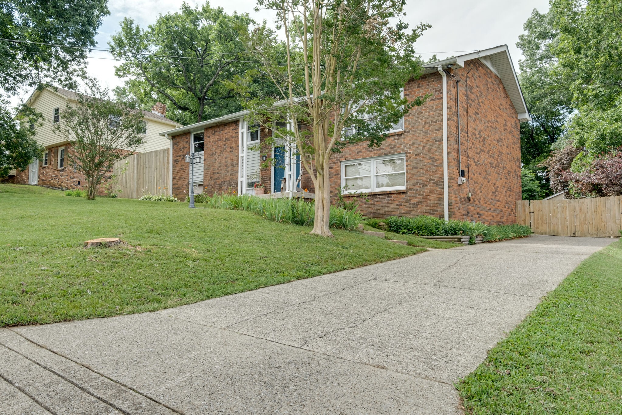 3021 Anderson Road Nashville, TN 37217 - Photo 2 of 27 a front view of house with yard and green space
