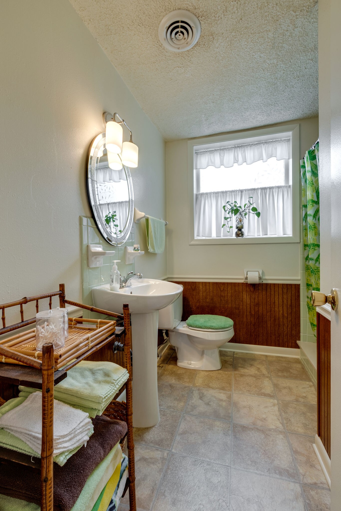 3021 Anderson Road Nashville, TN 37217 - Photo 21 of 27 a room with a table chair and a window