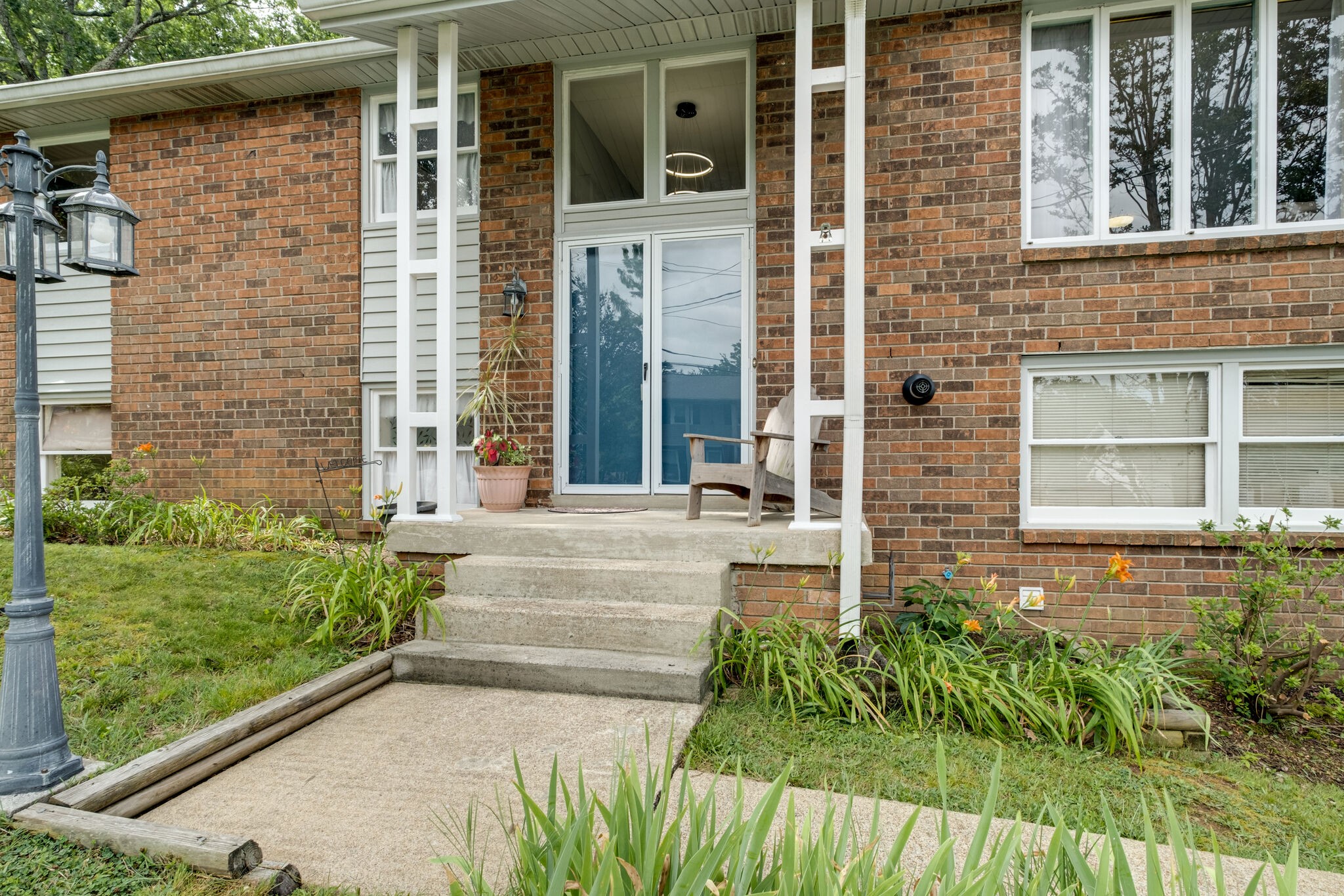 3021 Anderson Road Nashville, TN 37217 - Photo 4 of 27 a front view of a house with a garden