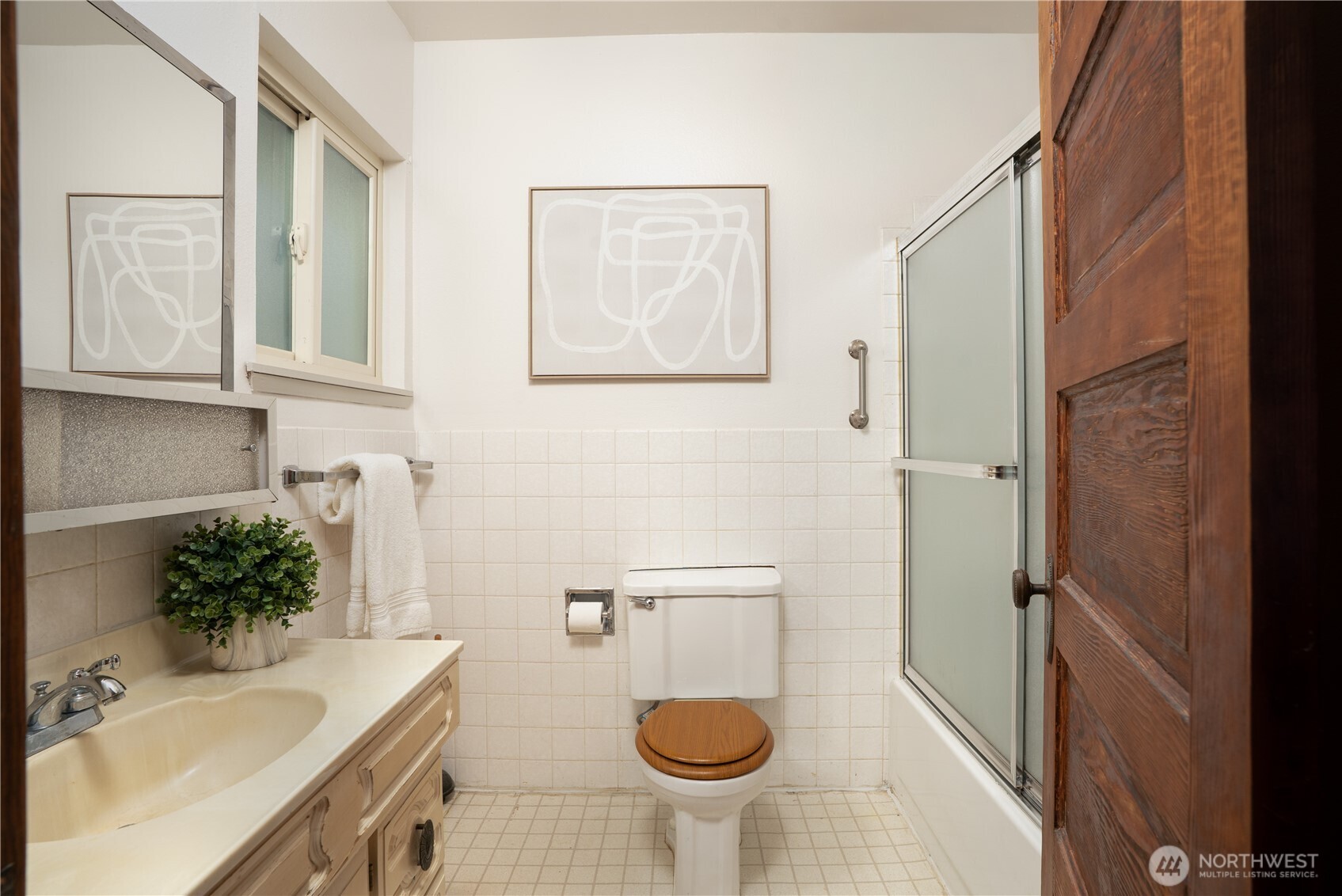 205 Brandywine Avenue DuPont, WA 98327 - Photo 11 of 38 a bathroom with a sink a toilet and tub