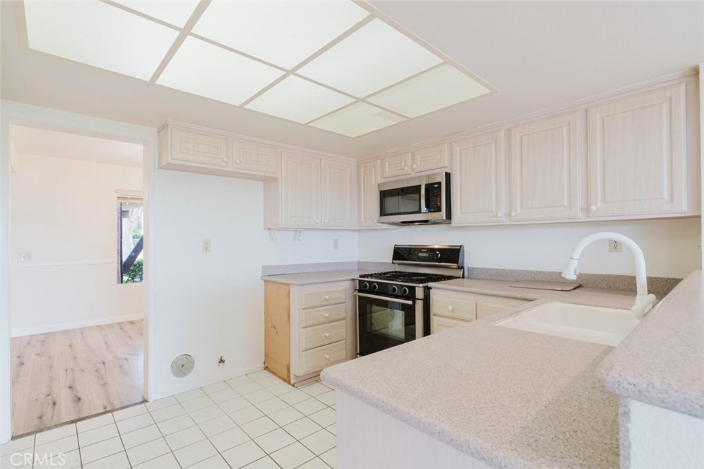 11266 Key W Avenue, Unit 5 Porter Ranch, CA 91326 - Photo 7 of 34