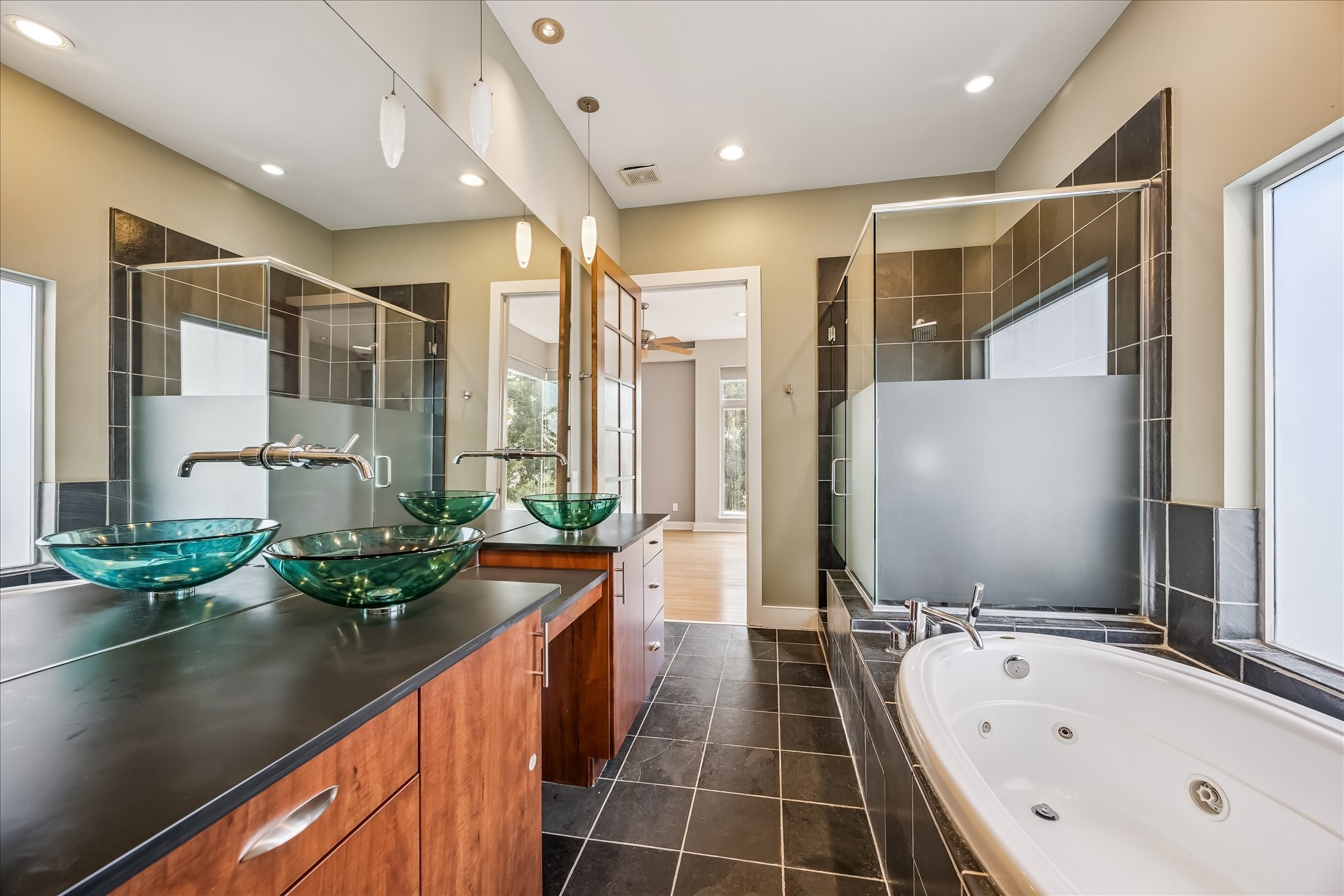 1610 Calumet Street Houston, TX 77004 - Photo 21 of 36 a bathroom with a tub sink and mirror