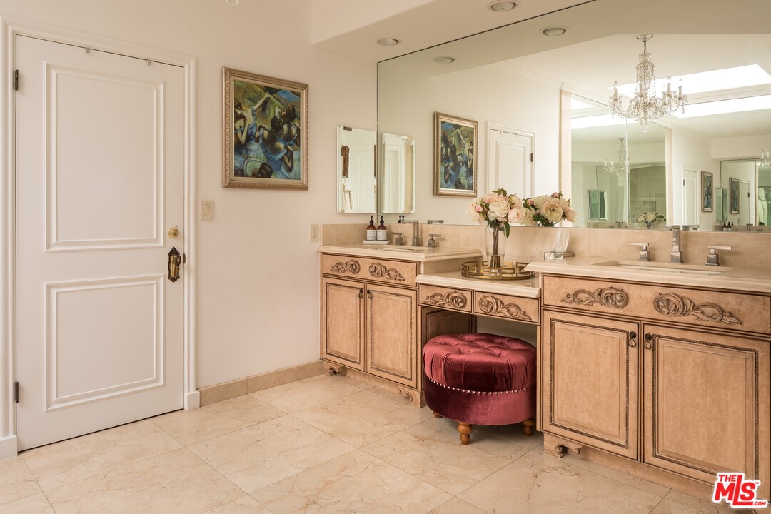 129 Roma Court Marina del Rey, CA 90292 - Photo 24 of 42 a spacious bathroom with a sink vanity and mirror
