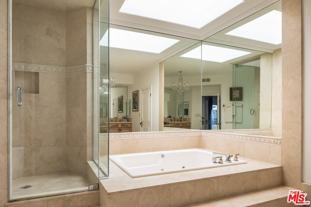 129 Roma Court Marina del Rey, CA 90292 - Photo 26 of 42 a bathroom with a tub a sink and a mirror