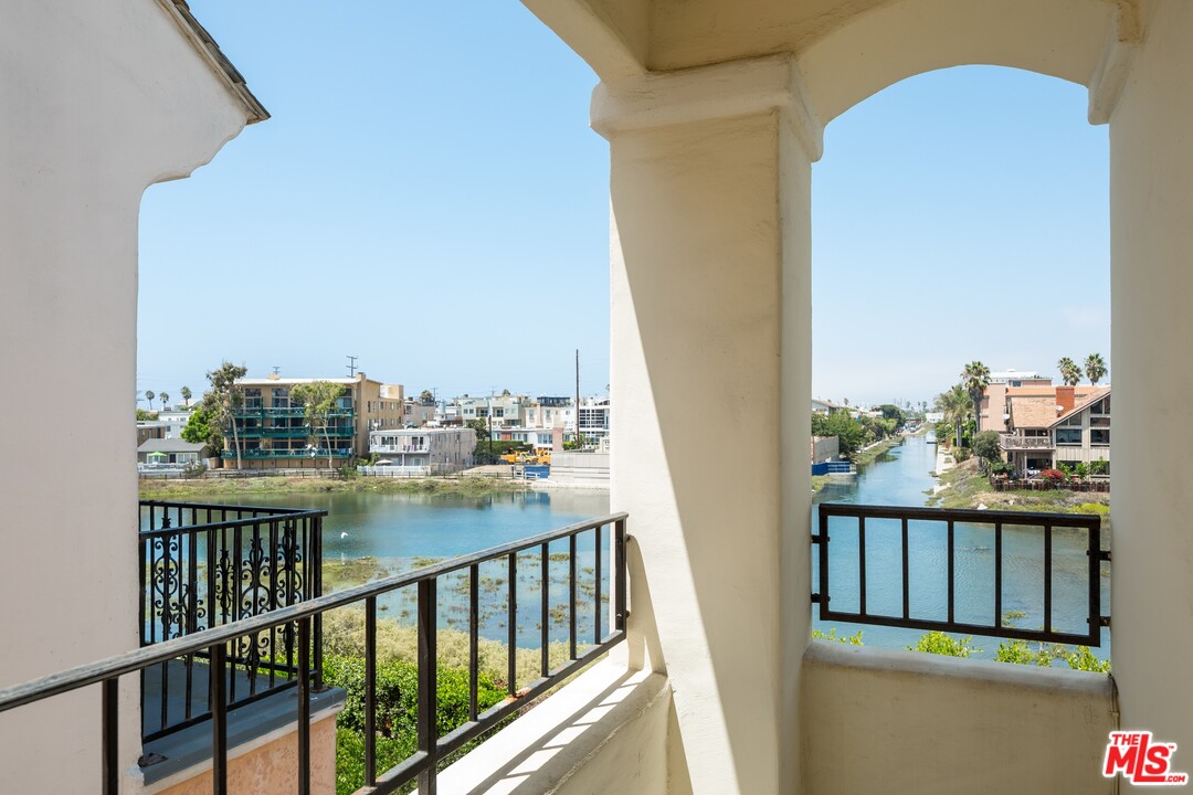 129 Roma Court Marina del Rey, CA 90292 - Photo 27 of 42 a view of a balcony with an outdoor space