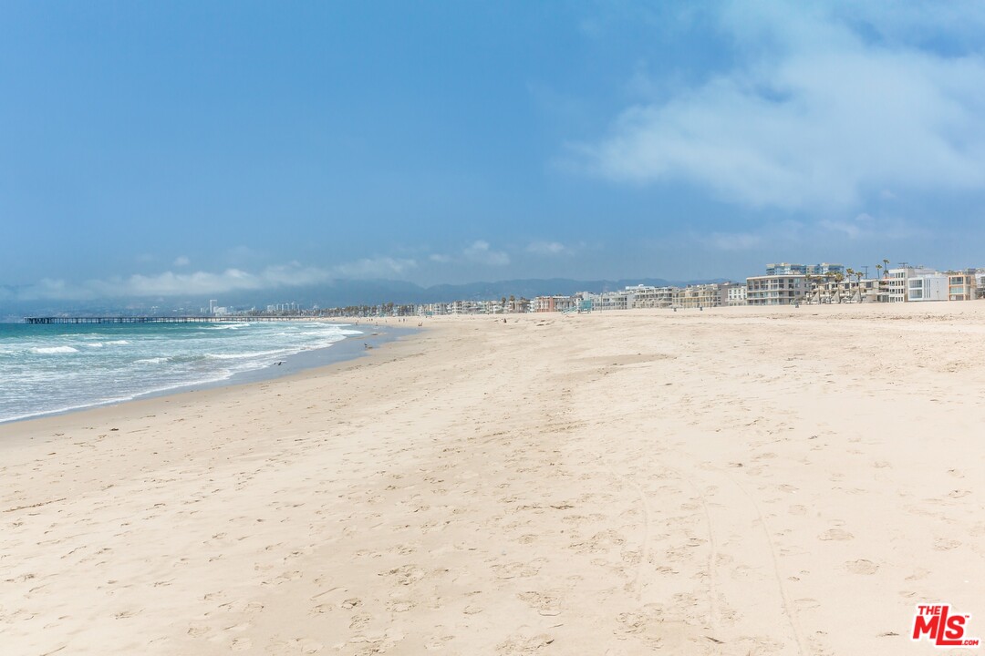 129 Roma Court Marina del Rey, CA 90292 - Photo 4 of 42 a view of beach and ocean