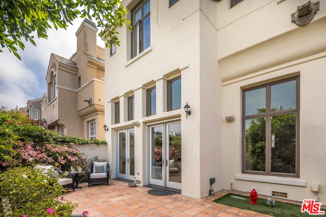 129 Roma Court Marina del Rey, CA 90292 - Photo 39 of 42 a view of a building with a window and pathway