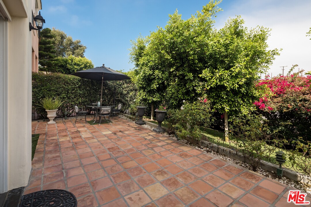 129 Roma Court Marina del Rey, CA 90292 - Photo 40 of 42 a view of backyard with seating space