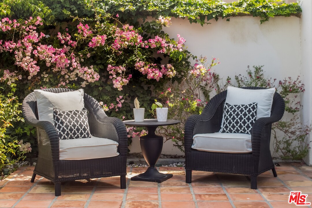 129 Roma Court Marina del Rey, CA 90292 - Photo 42 of 42 a view of a chairs and table in a patio