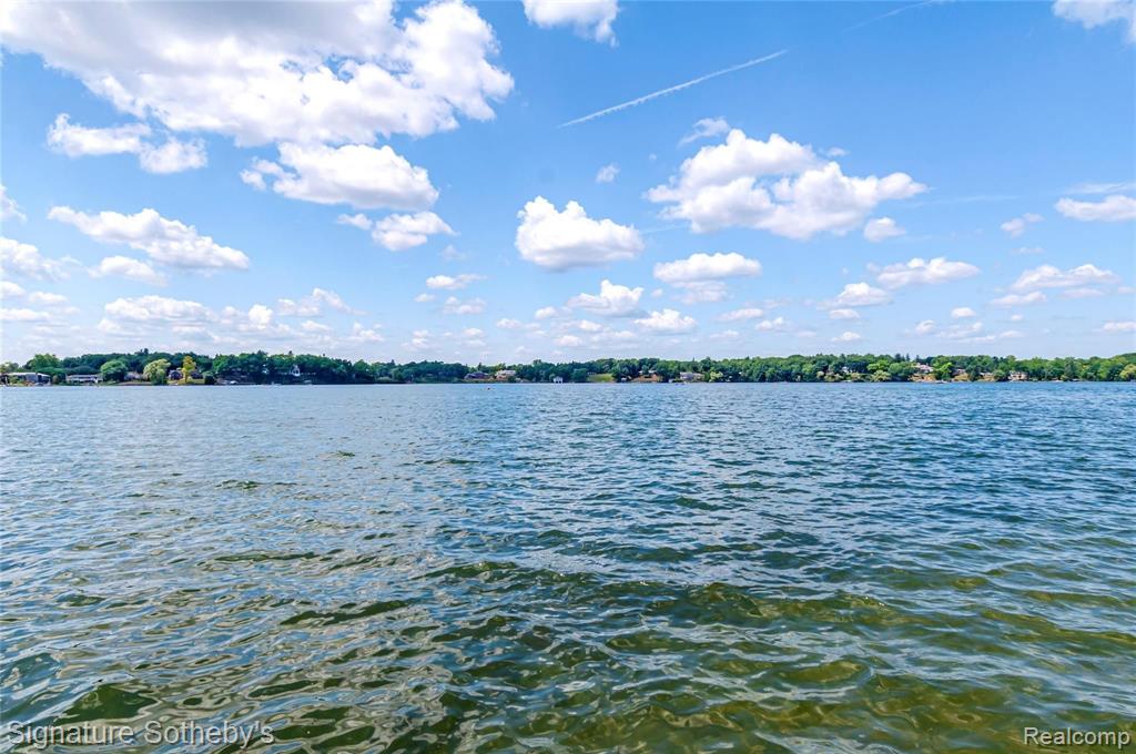 2020 Lake Angelus Road Lake Angelus, MI 48326 - Photo 44 of 52