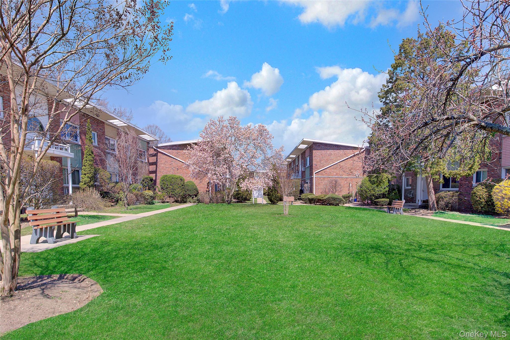 273 Newbridge Road, Unit D2 Levittown, NY 11756 - Photo 3 of 12