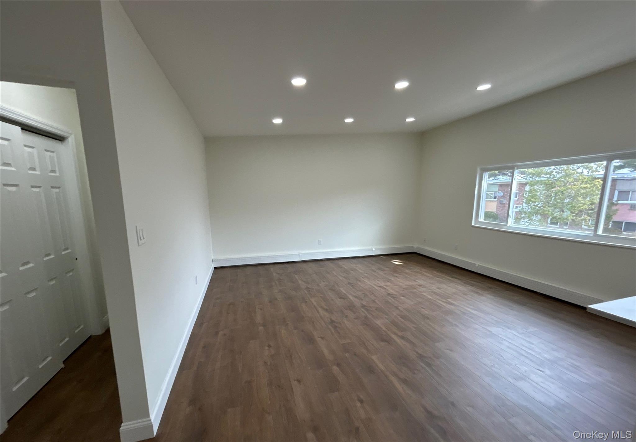 273 Newbridge Road, Unit D2 Levittown, NY 11756 - Photo 4 of 9