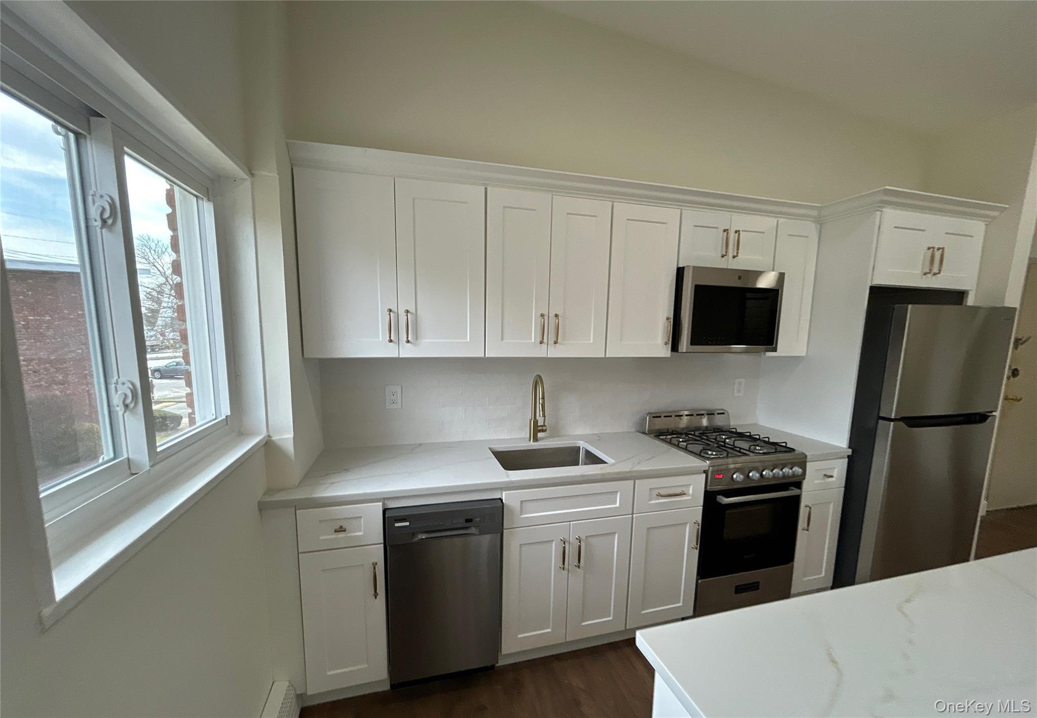 273 Newbridge Road, Unit D2 Levittown, NY 11756 - Photo 6 of 9