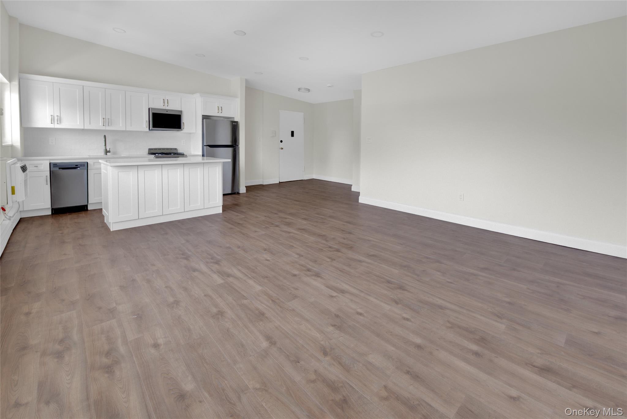 273 Newbridge Road, Unit D2 Levittown, NY 11756 - Photo 8 of 12