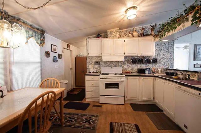 $159,900 | 251 East Sycamore Lane, Murchison, TX 75778