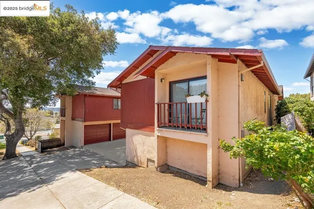 a view of house with a outdoor space