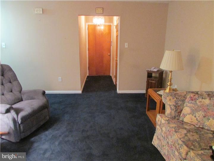 21 A Sunnybrook Road Stratford, NJ 08084 - Photo 3 of 18 Living Room