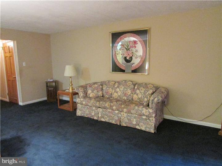 21 A Sunnybrook Road Stratford, NJ 08084 - Photo 4 of 18 Living Room