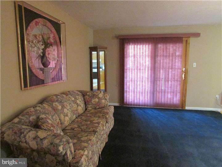 21 A Sunnybrook Road Stratford, NJ 08084 - Photo 5 of 18 Living Room