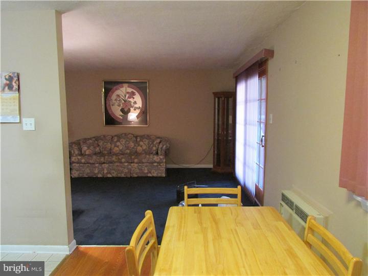 21 A Sunnybrook Road Stratford, NJ 08084 - Photo 7 of 18 Living Room
