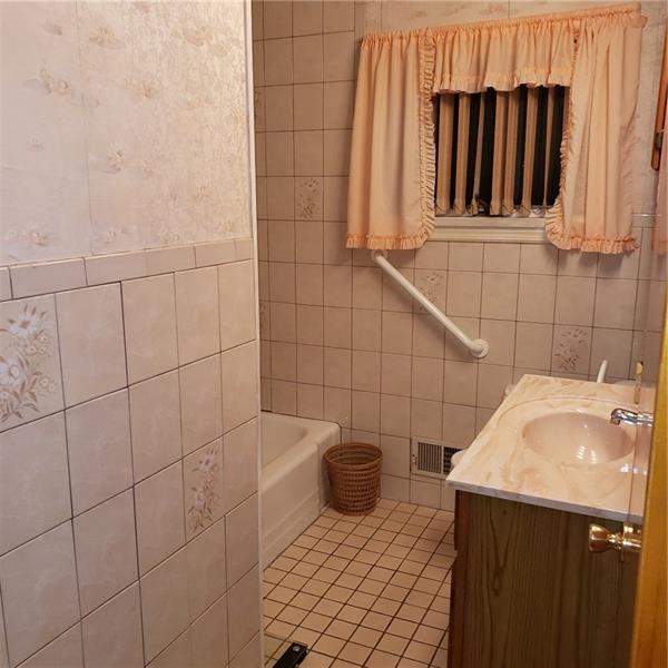 798 Colonial Manor Road North Huntingdon, PA 15642 - Photo 6 of 13 Gallery Image 6