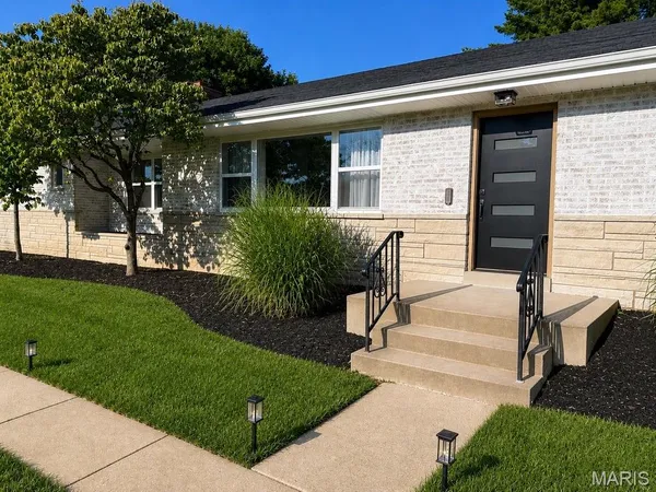 $549,900 | 504 Wren Avenue, Manchester, MO 63021