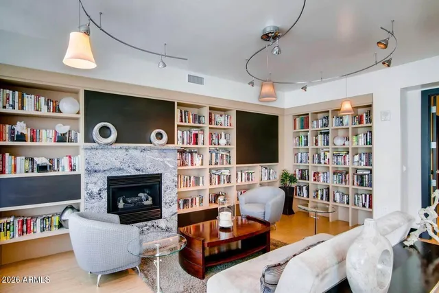 $1,000,000 | 140 East Rio Salado Parkway, Unit 610, Tempe, AZ 85281