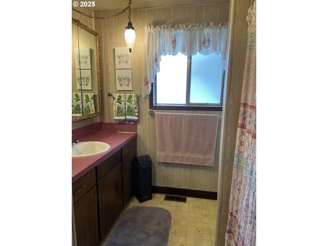 $386,500 | 955 Irvine Street West, The Dalles, OR 97058