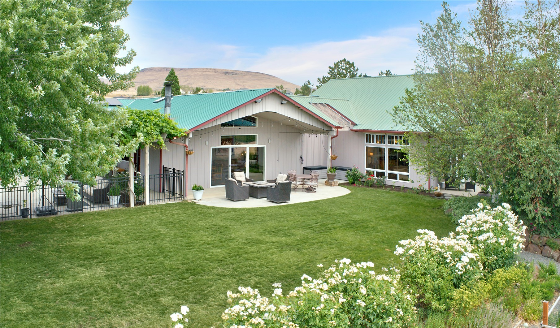 234 South Clark Heights Road Yakima, WA 98901 - Photo 1 of 37