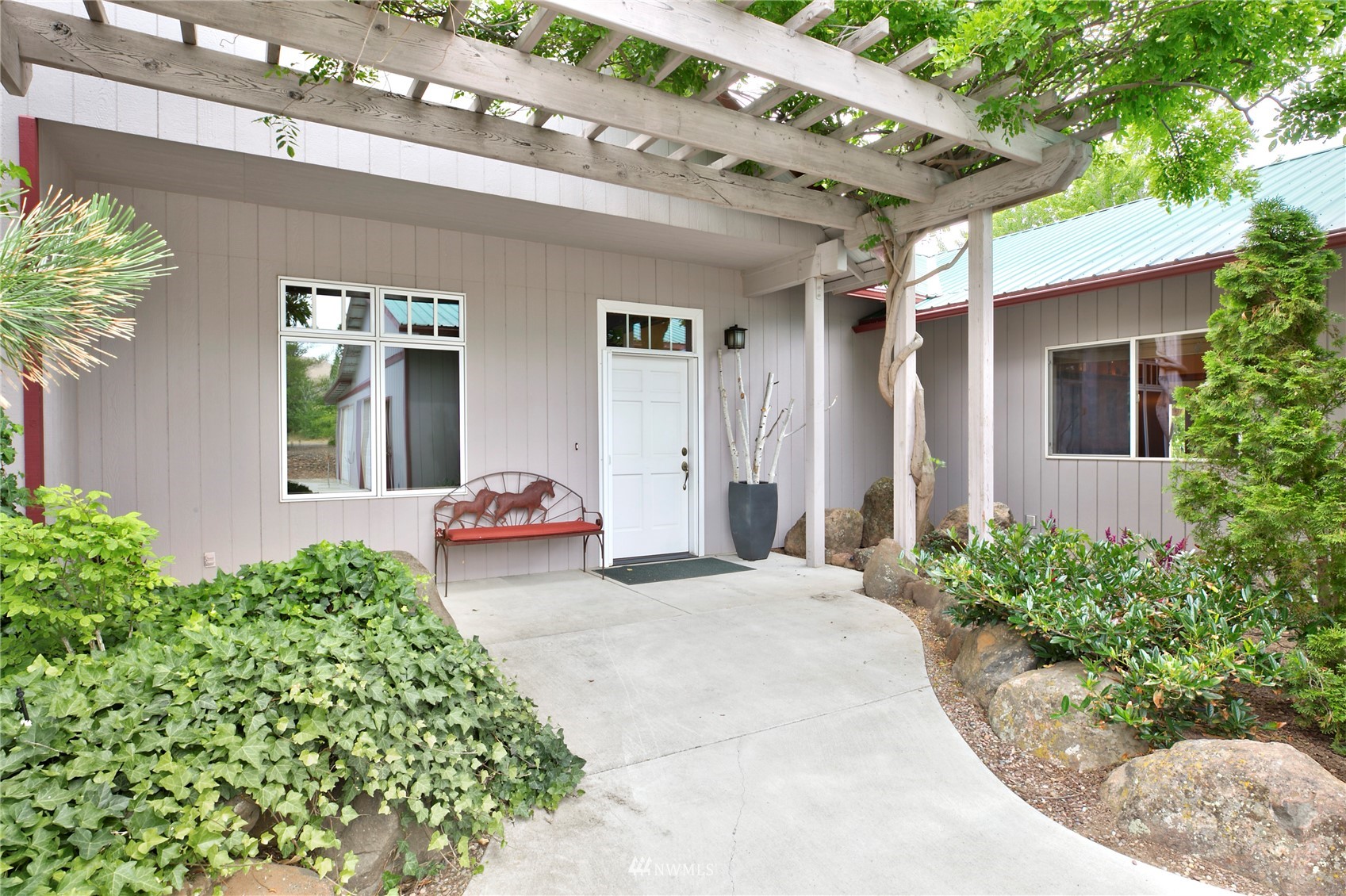 234 South Clark Heights Road Yakima, WA 98901 - Photo 2 of 37