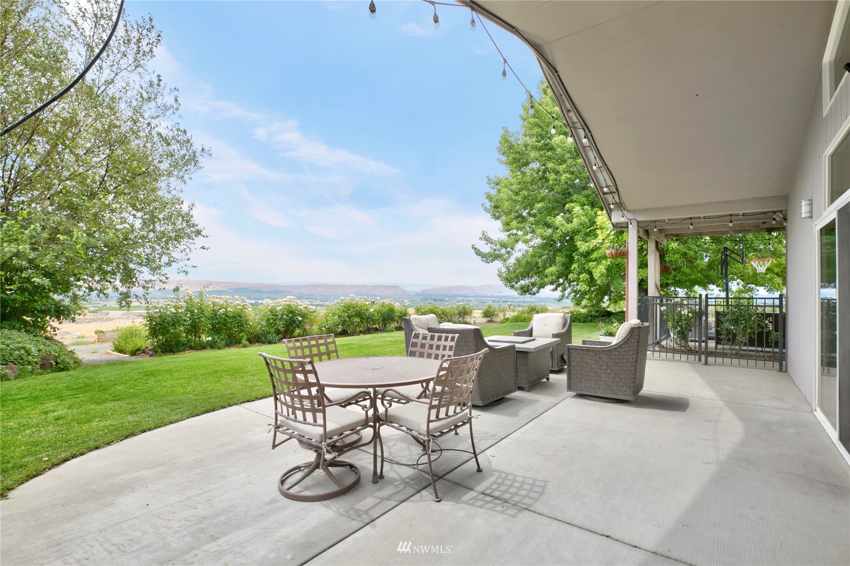 234 South Clark Heights Road Yakima, WA 98901 - Photo 3 of 37