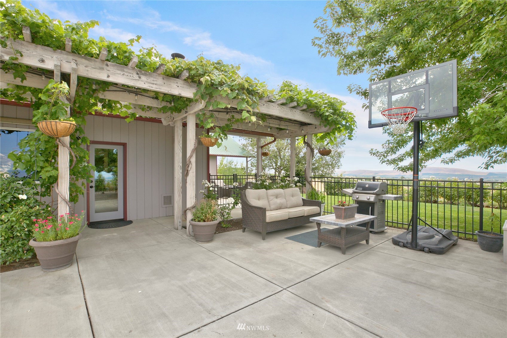 234 South Clark Heights Road Yakima, WA 98901 - Photo 5 of 37